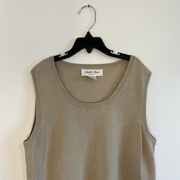 Judith Hart Women’s Beige Silk Top Size Small - Picture 2 of 8